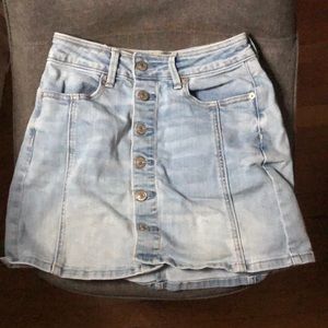 I am selling a American eagle button up jean skirt